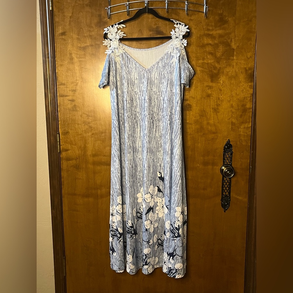 Elegant Blue Floral Maxi Dress